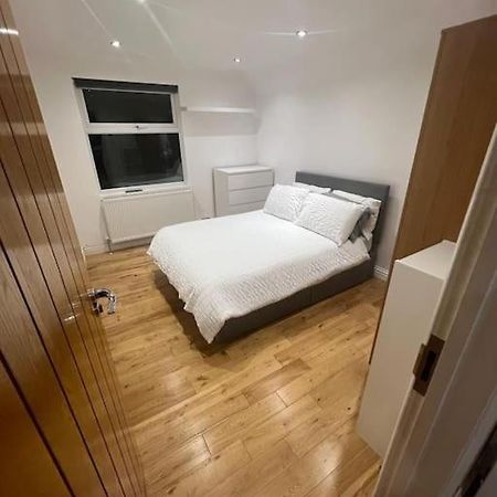 2 Bedroom Apartment In Hampdenrd Лондон Екстер'єр фото
