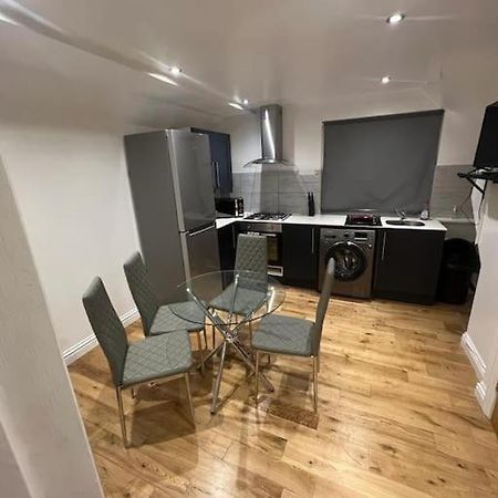 2 Bedroom Apartment In Hampdenrd Лондон Екстер'єр фото