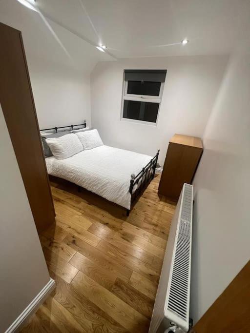 2 Bedroom Apartment In Hampdenrd Лондон Екстер'єр фото
